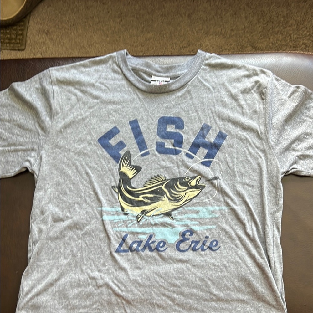 Gray Fish Lake Erie Women’s Graphic T-Shirt, Size L
